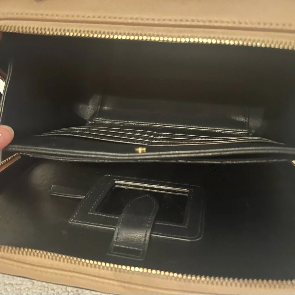 CHANEL Large Filigree Tan and Black Quilted Caviar Women's Bag - Picture 8 of 11